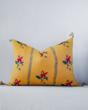 Load image into Gallery viewer, linen throw pillow