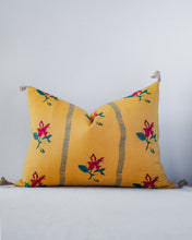 Load image into Gallery viewer, linen throw pillow
