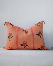 Load image into Gallery viewer, linen throw pillow
